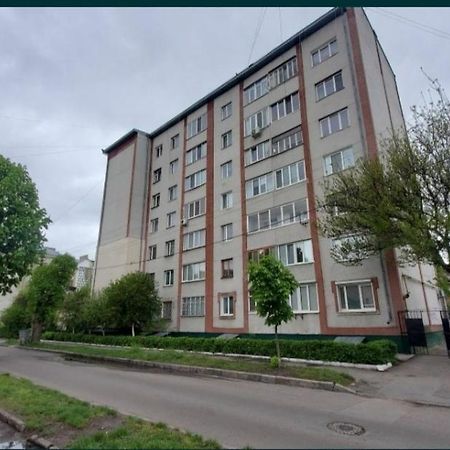 Затишні Апартаменти В Центрі Riwne Exterior foto