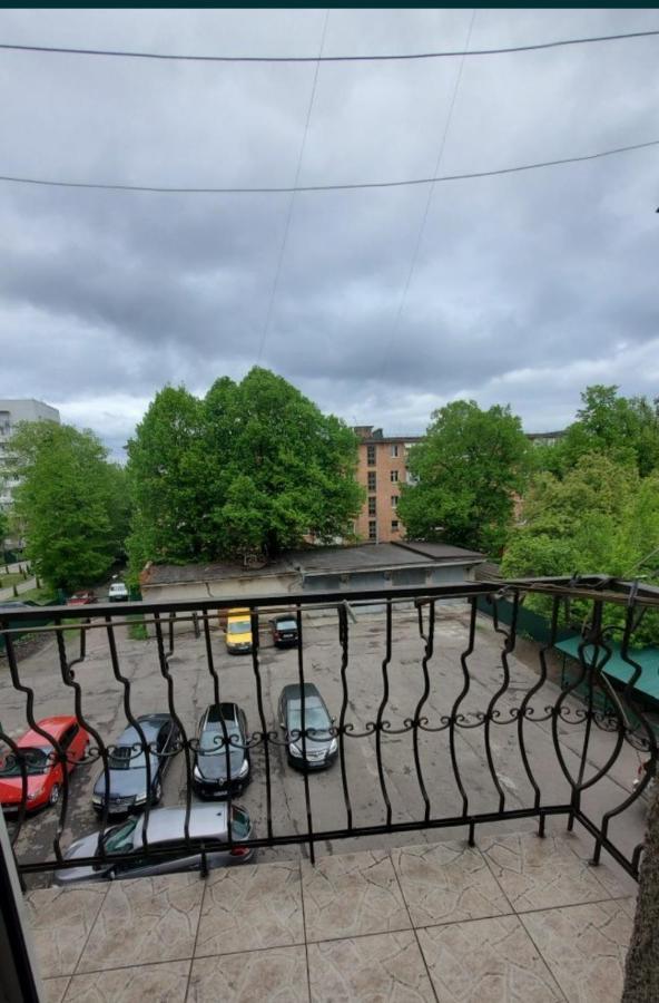 Затишні Апартаменти В Центрі Riwne Exterior foto