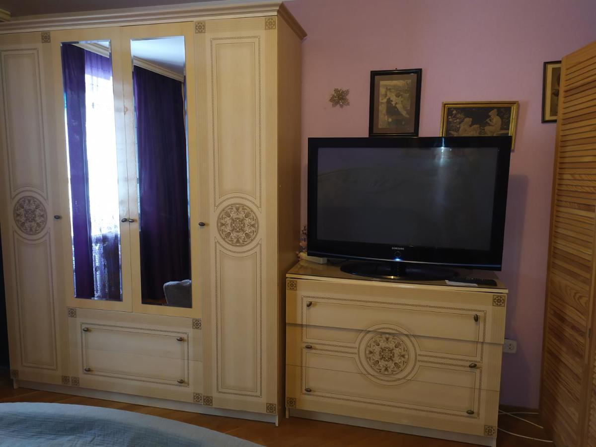 Затишні Апартаменти В Центрі Riwne Exterior foto